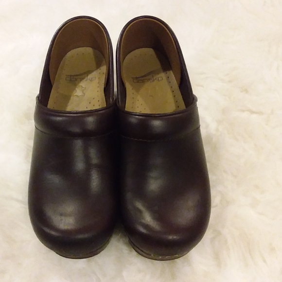 Brown Dansko shoes. EUC.  Size 36. Smooth leather. - Picture 2 of 4